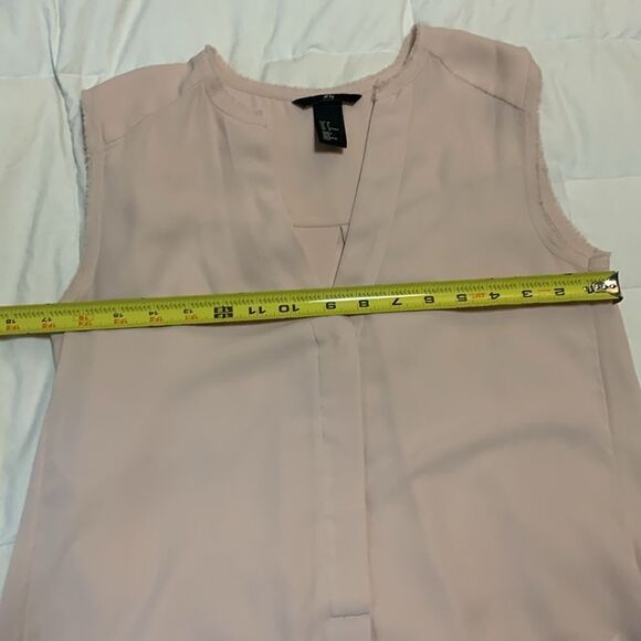 H&M, blouse, sleeveless, button down rough hewn edges, size 4 - Picture 11 of 14